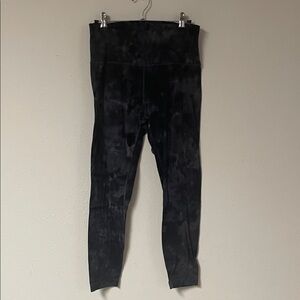 LuLuLemon Black pattern Leggings - size 8